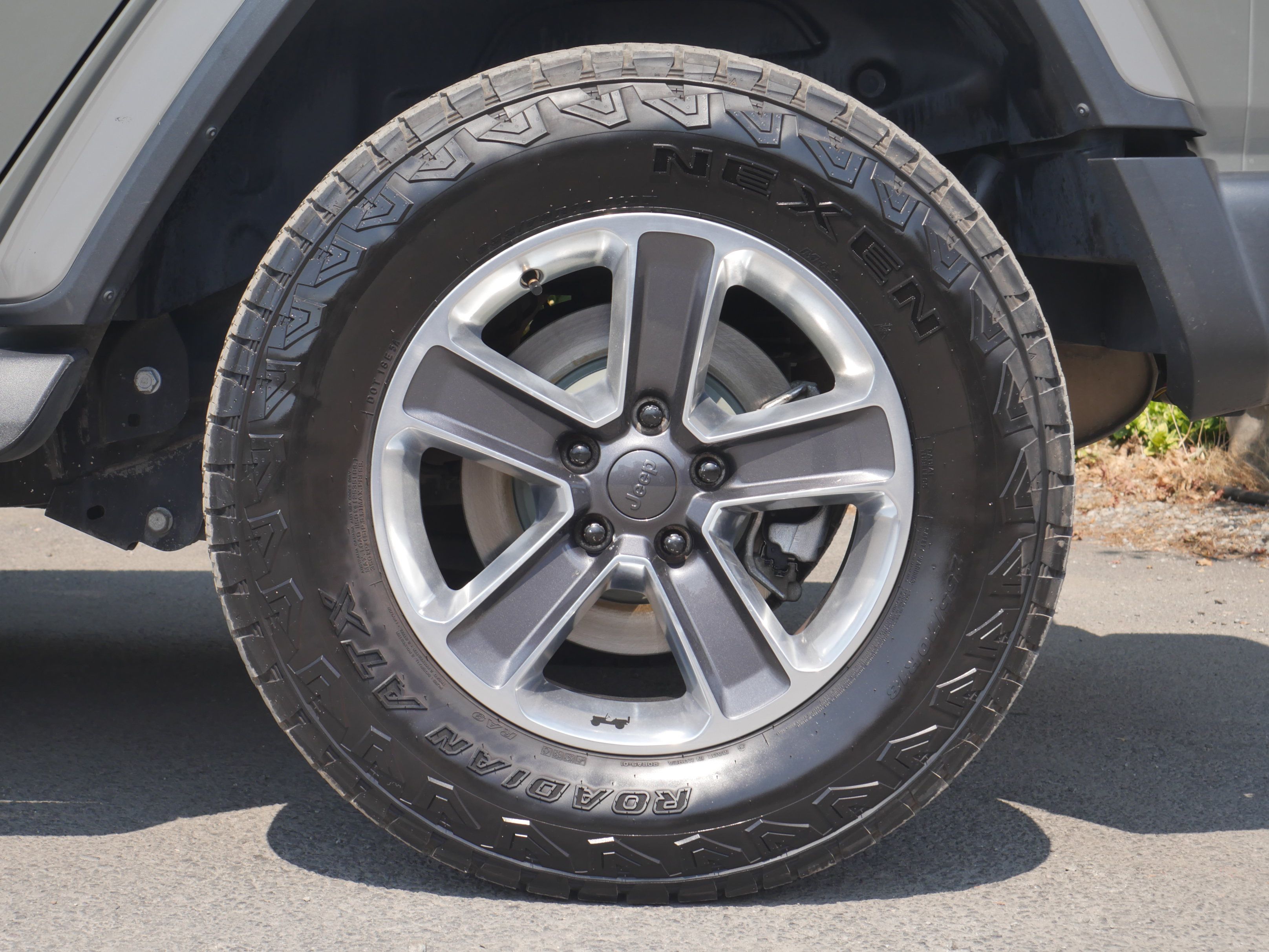 Used 2018 Jeep Wrangler Unlimited Sahara AWD/4WD image 17