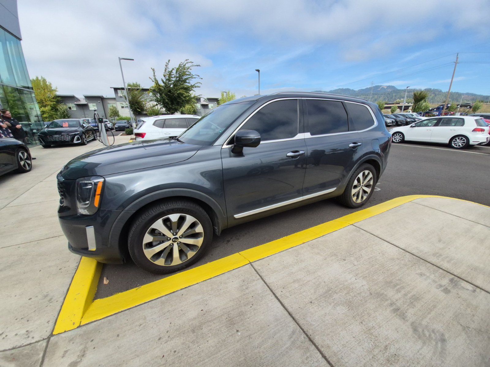 Used 2020 Kia Telluride S FWD image 1