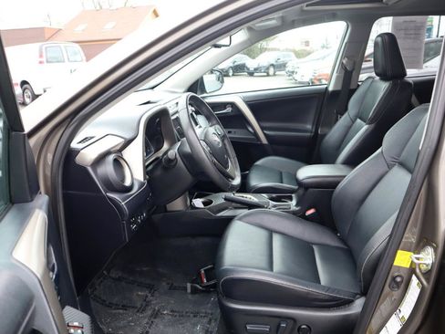 Used 2013 Toyota RAV4 Limited AWD/4WD image 18