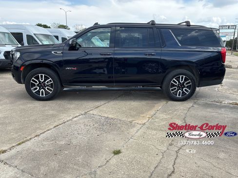 Used 2023 GMC Yukon XL AT4 w/ AT4 Premium Plus Package AWD/4WD image 11