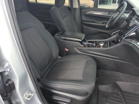 Used 2022 Jeep Grand Cherokee L Laredo w/ Luxury Tech Group I RWD image 38