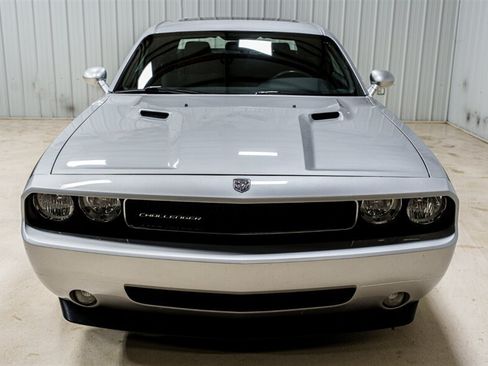 Used 2010 Dodge Challenger SE RWD image 19