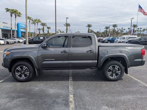 Used 2017 Toyota Tacoma TRD Sport image 7