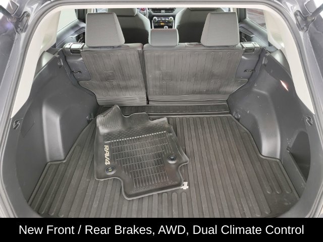 Used 2021 Toyota RAV4 XLE AWD/4WD image 16