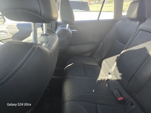 Used 2022 Toyota Corolla Cross XLE w/ Convenience Package image 7