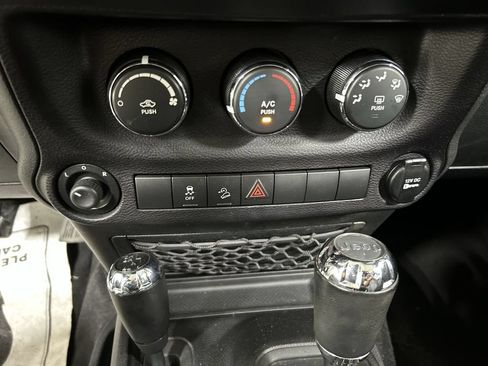 Used 2014 Jeep Wrangler Unlimited Sport w/ Quick Order Package 24S AWD/4WD image 15