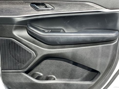 Used 2023 Jeep Grand Cherokee Limited w/ Luxury Tech Group II image 15