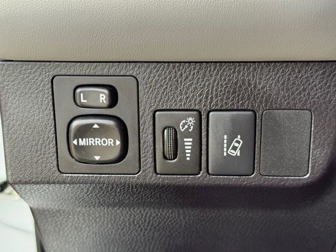 Used 2018 Toyota RAV4 XLE w/ Plus Extra Value Package AWD/4WD image 21