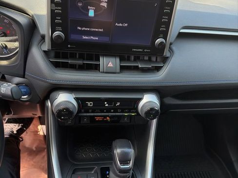 Used 2022 Toyota RAV4 SE AWD/4WD image 3