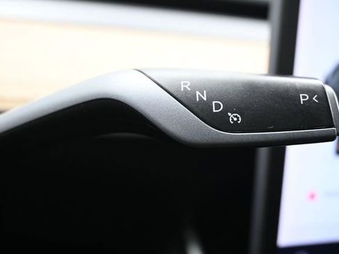 Used 2021 Tesla Model Y Long Range AWD/4WD image 17