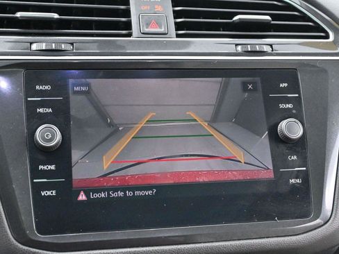 Used 2018 Volkswagen Tiguan SE w/ Panoramic Sunroof Package image 21