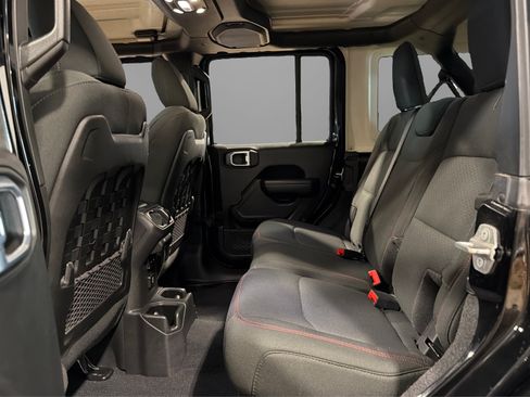 Used 2022 Jeep Wrangler Unlimited Rubicon AWD/4WD image 37
