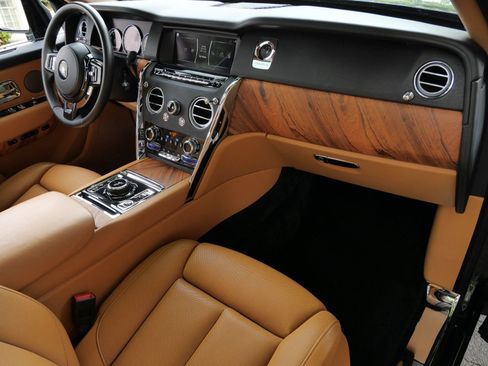 Certified 2019 Rolls-Royce Cullinan AWD/4WD image 18