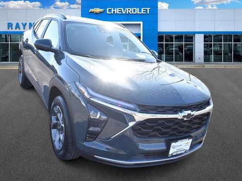New 2026 Chevrolet Trax LT w/ Sunroof Package image 10