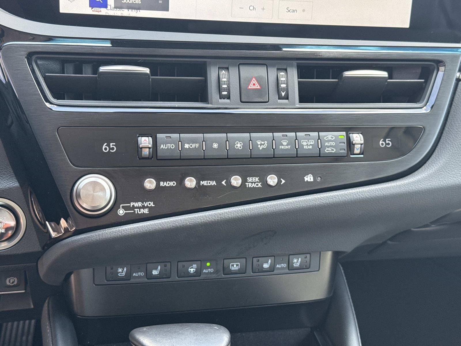 Used 2025 Lexus ES 350 w/ Premium Package FWD image 25