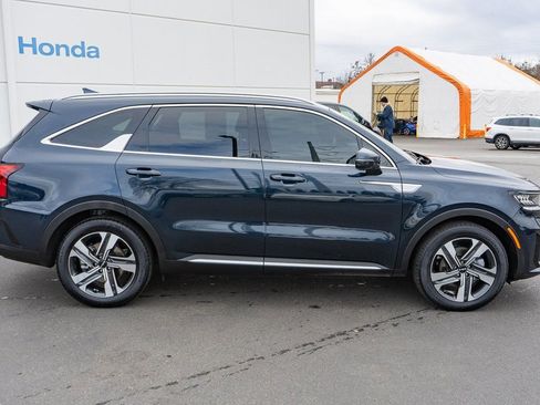 Used 2023 Kia Sorento EX image 16