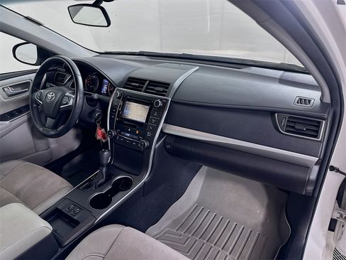 Used 2015 Toyota Camry image 28