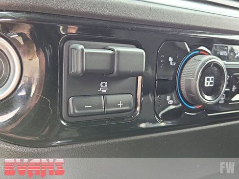 Used 2022 Chevrolet Silverado 1500 LT w/ Z71 Off-Road Package image 7