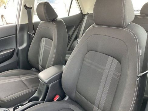 Used 2022 Hyundai Venue SEL image 9