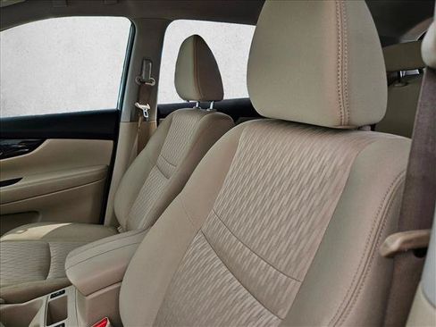 Used 2017 Nissan Rogue SV FWD image 18