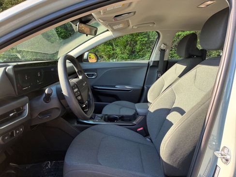Used 2025 Kia K4 LXS image 29