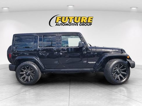 Used 2017 Jeep Wrangler Unlimited Rubicon w/ Connectivity Group AWD/4WD image 3