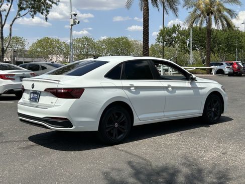 Used 2024 Volkswagen Jetta SE FWD image 4