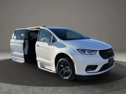 Used 2022 Chrysler Pacifica Touring-L w/ S Appearance Package