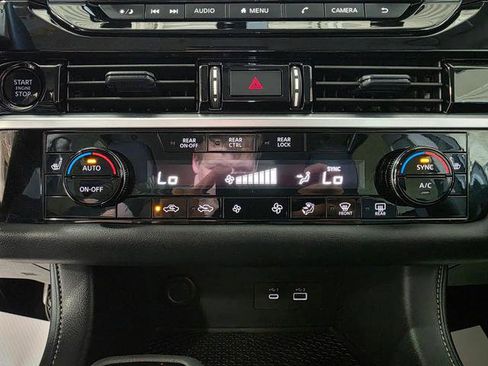 Used 2025 Nissan Pathfinder SV image 20