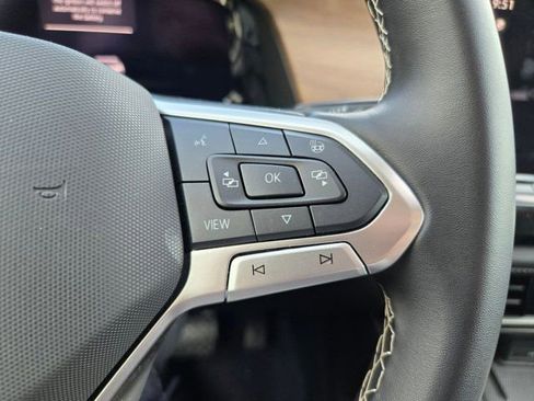 Used 2025 Volkswagen Atlas SE FWD image 21