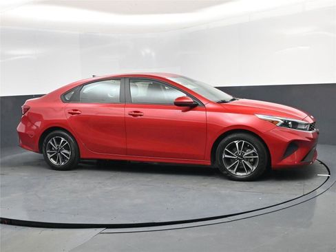 Used 2024 Kia Forte LXS image 2