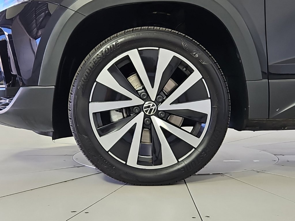Certified 2023 Volkswagen Taos SE FWD image 5
