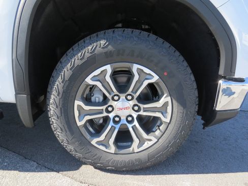 New 2026 GMC Sierra 1500 SLE image 11