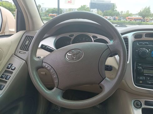 Used 2004 Toyota Highlander 4WD V6 image 17