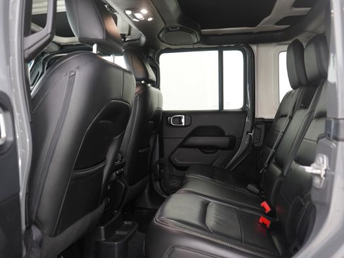 Used 2019 Jeep Wrangler Unlimited Sahara w/ Uconnect 4C Nav & Sound Group image 19