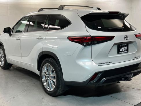 Used 2023 Toyota Highlander Limited AWD/4WD image 3