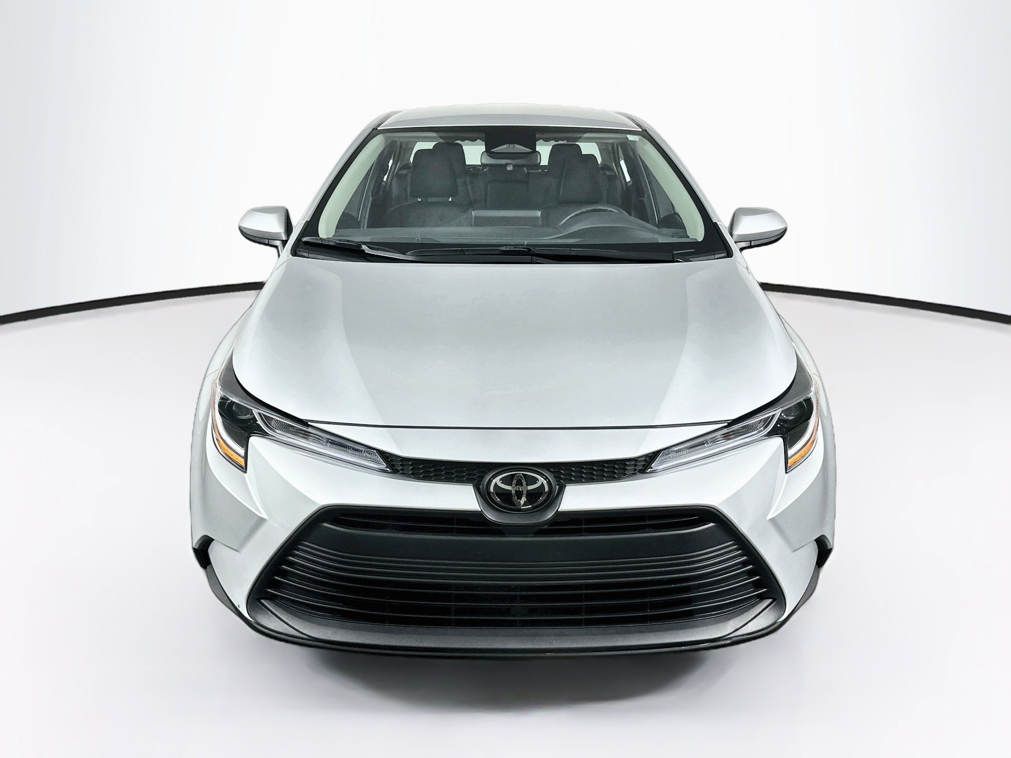 Used 2025 Toyota Corolla LE FWD image 2