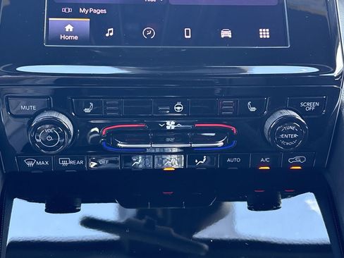 New 2025 Jeep Grand Cherokee Laredo X w/ Luxury Tech Group I image 23