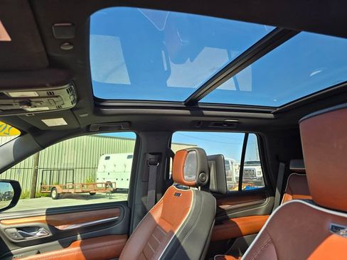 Used 2024 GMC Yukon Denali Ultimate AWD/4WD image 12