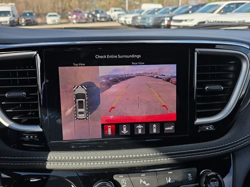 New 2026 Chrysler Pacifica Select image 18