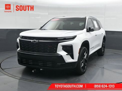 Used 2024 Chevrolet Traverse RS image 6