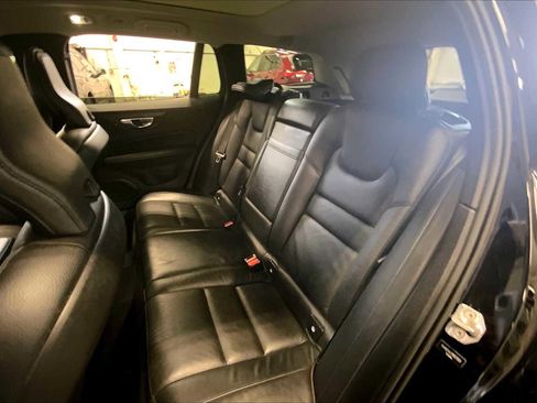 Used 2021 Volvo V60 T5 Cross Country image 18