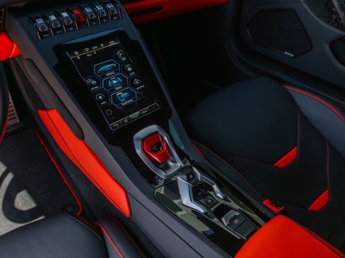 Used 2022 Lamborghini Huracan EVO RWD image 14