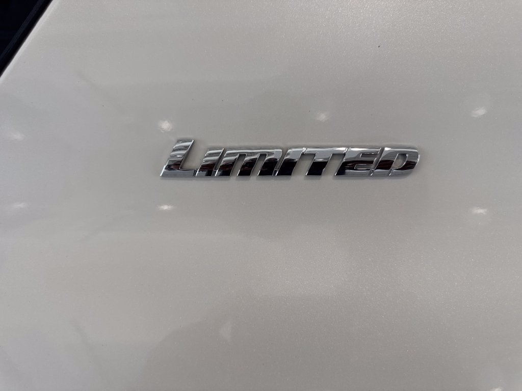 Used 2022 Toyota 4Runner Limited AWD/4WD image 9