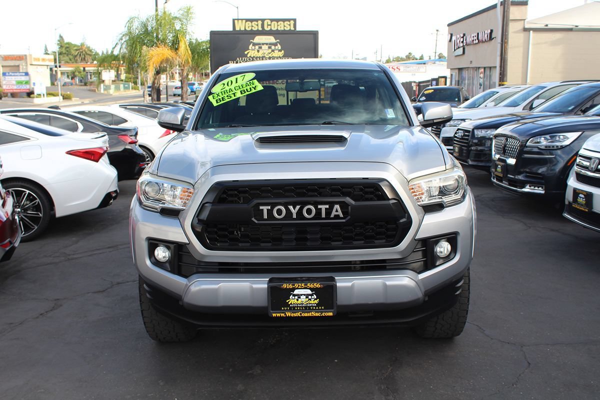 Used 2017 Toyota Tacoma TRD Sport RWD image 3