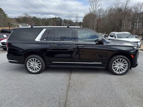 Used 2024 Cadillac Escalade ESV Premium Luxury image 4