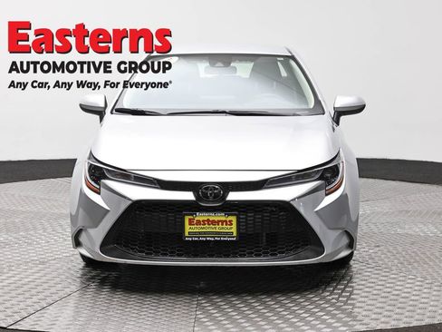 Used 2022 Toyota Corolla LE image 2