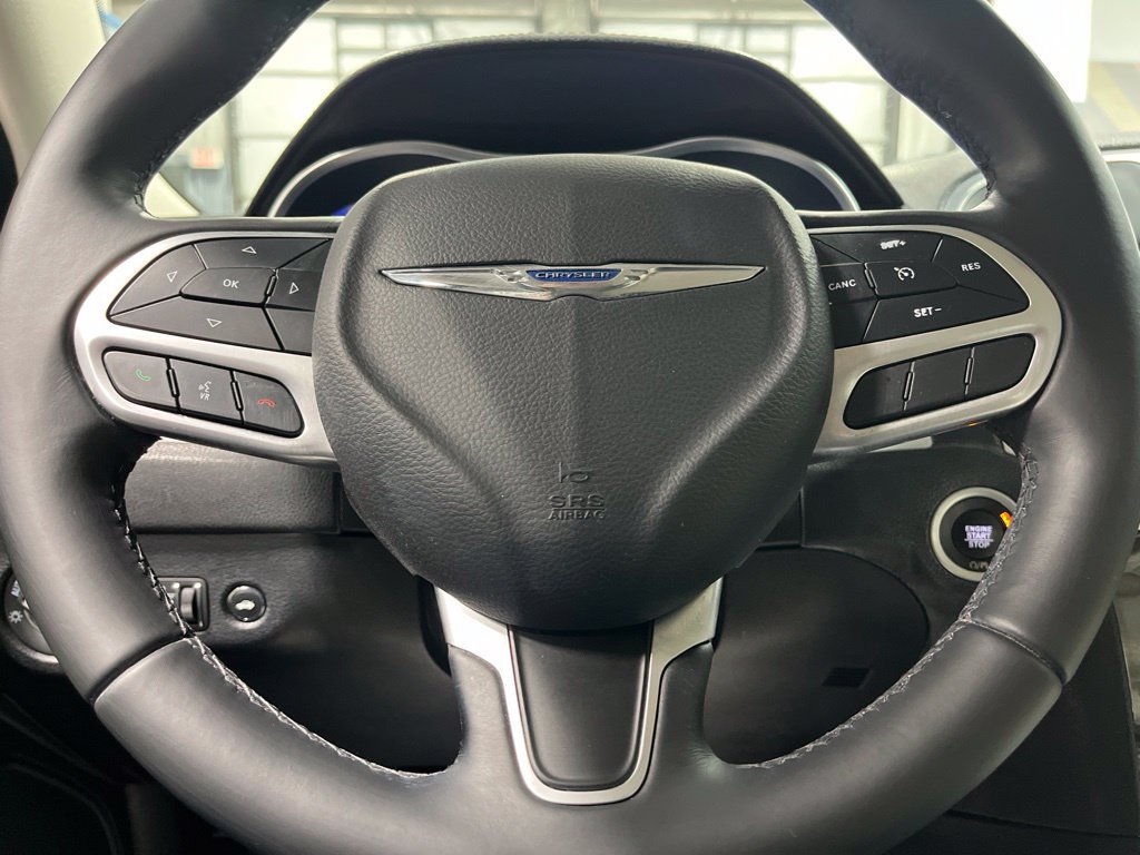 Used 2018 Chrysler 300 Touring L RWD image 18
