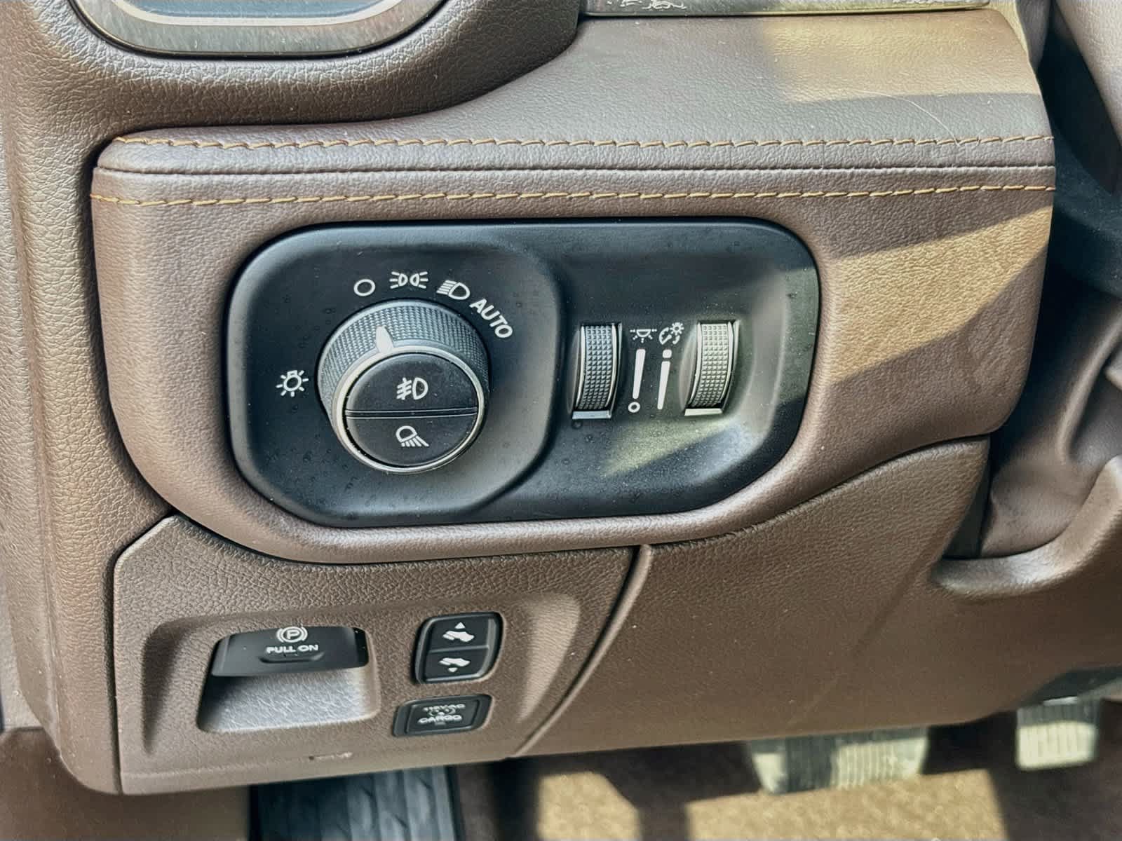 Used 2025 RAM 1500 Limited AWD/4WD image 10