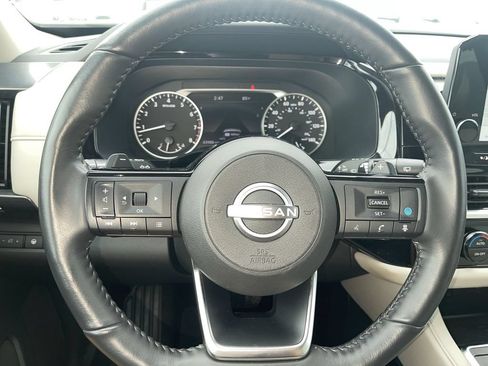 Used 2024 Nissan Pathfinder SL AWD/4WD image 18